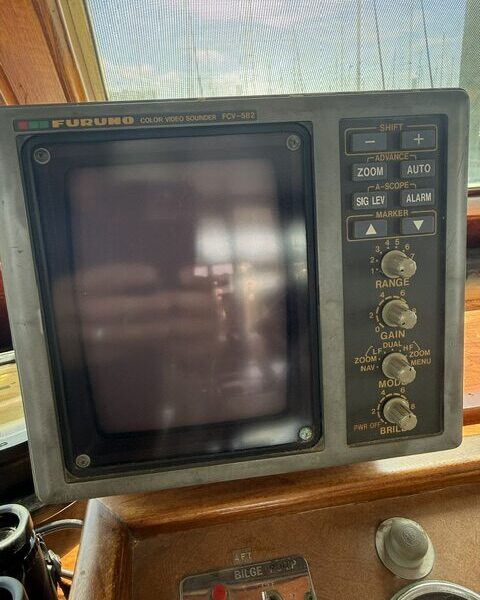 Furuno FCV-582 color video sounder dual frequency used good condition