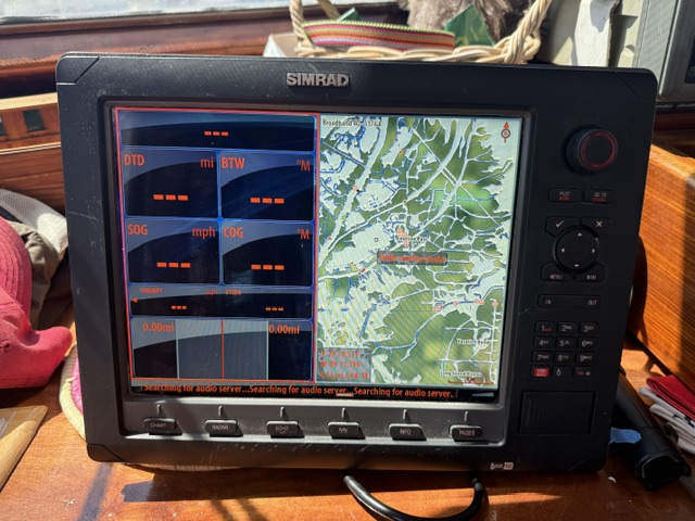 Simrad NSE12 display screen detail